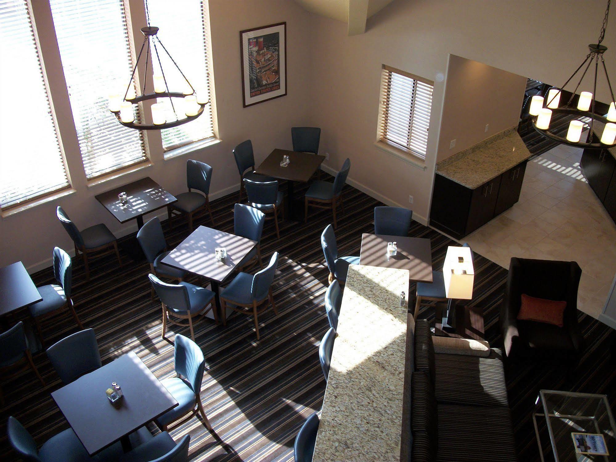 Hawthorn Suites Of تروي المطعم الصورة