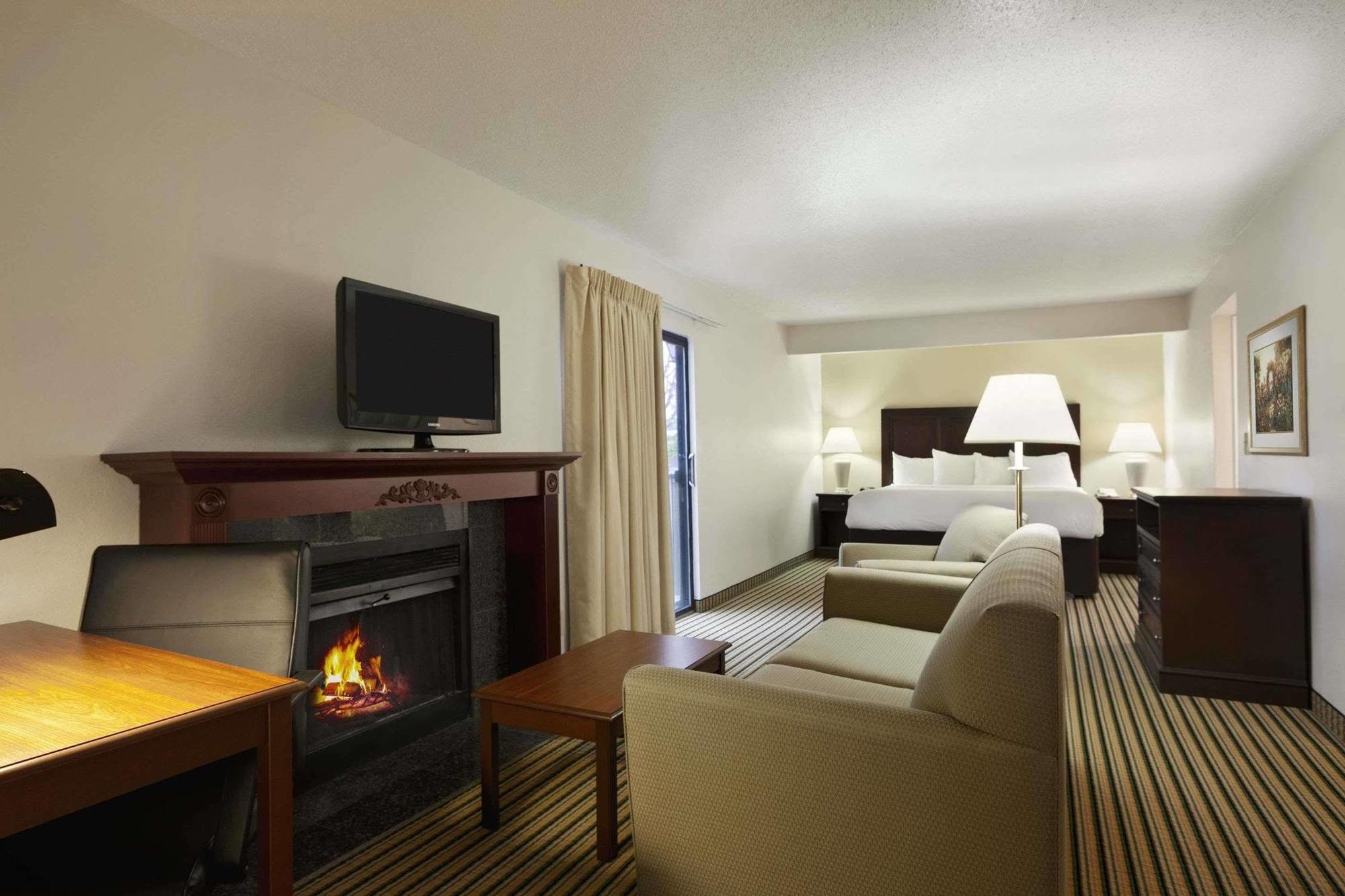 Hawthorn Suites Of تروي المظهر الخارجي الصورة